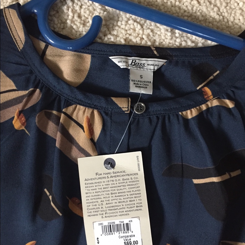 Blouse with fun hat design NWT - Picture 3 of 3